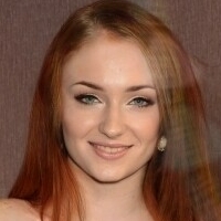 Sophie Turner Fakes Nahé