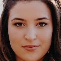 Stephanie Sangster Nahé