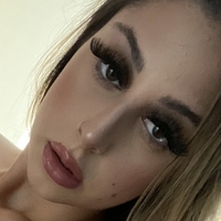Submissive Skylar Nahé