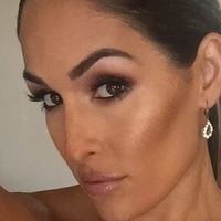 The Bella Twins: Nahé
