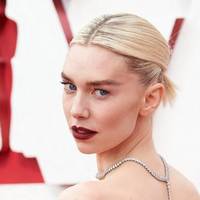 Vanessa Kirby Nahé
