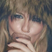 Victoria De Angelis (Maneskin bassist) Nahé