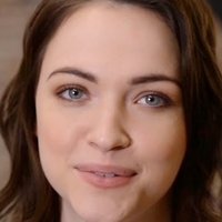 Violett Beane Nahé